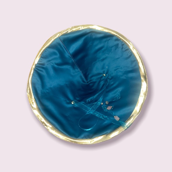 Hats and accessories - Picture 15 of 16